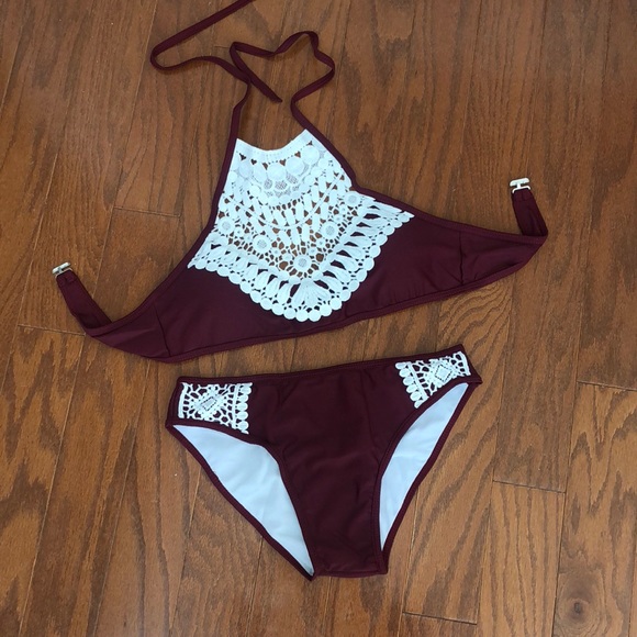 Wine & lace bikini - Picture 4 of 5